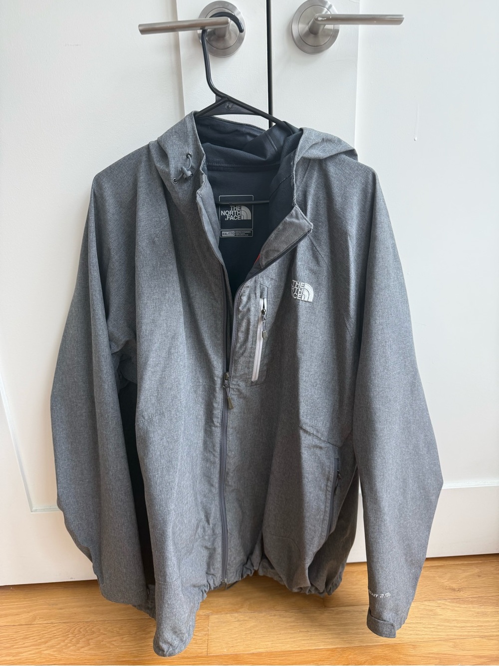 The North Face Men’s HyVent 2.5L Hooded Rain Jacket XXL